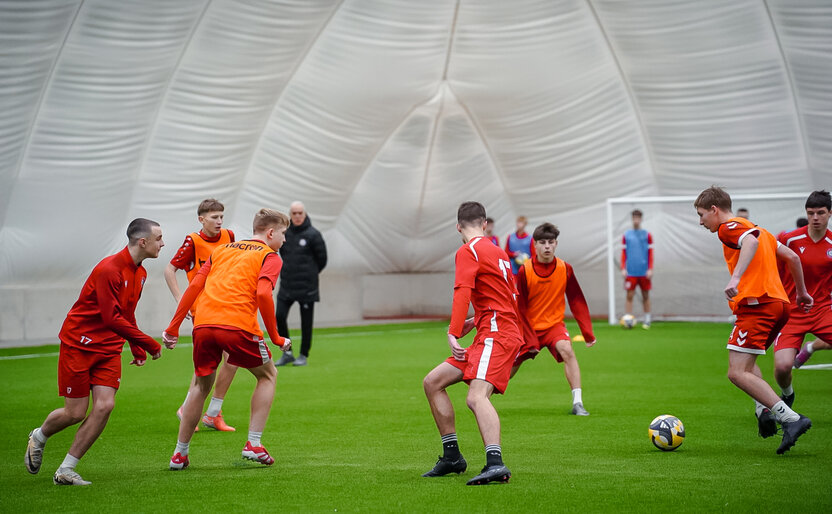 PNTVC vykdo pripučiamo futbolo maniežo techninę priežiūrą ir aikštės nuomą